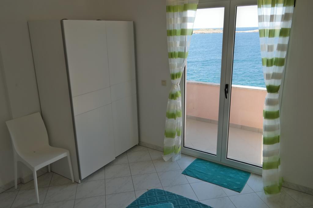 Direkt Am Meer-Apartments Puntaplanka Rogoznica  Kültér fotó