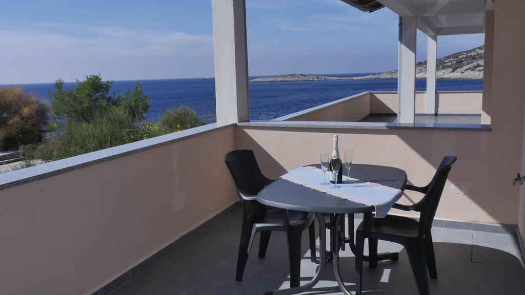 Direkt Am Meer-Apartments Puntaplanka Rogoznica  Kültér fotó